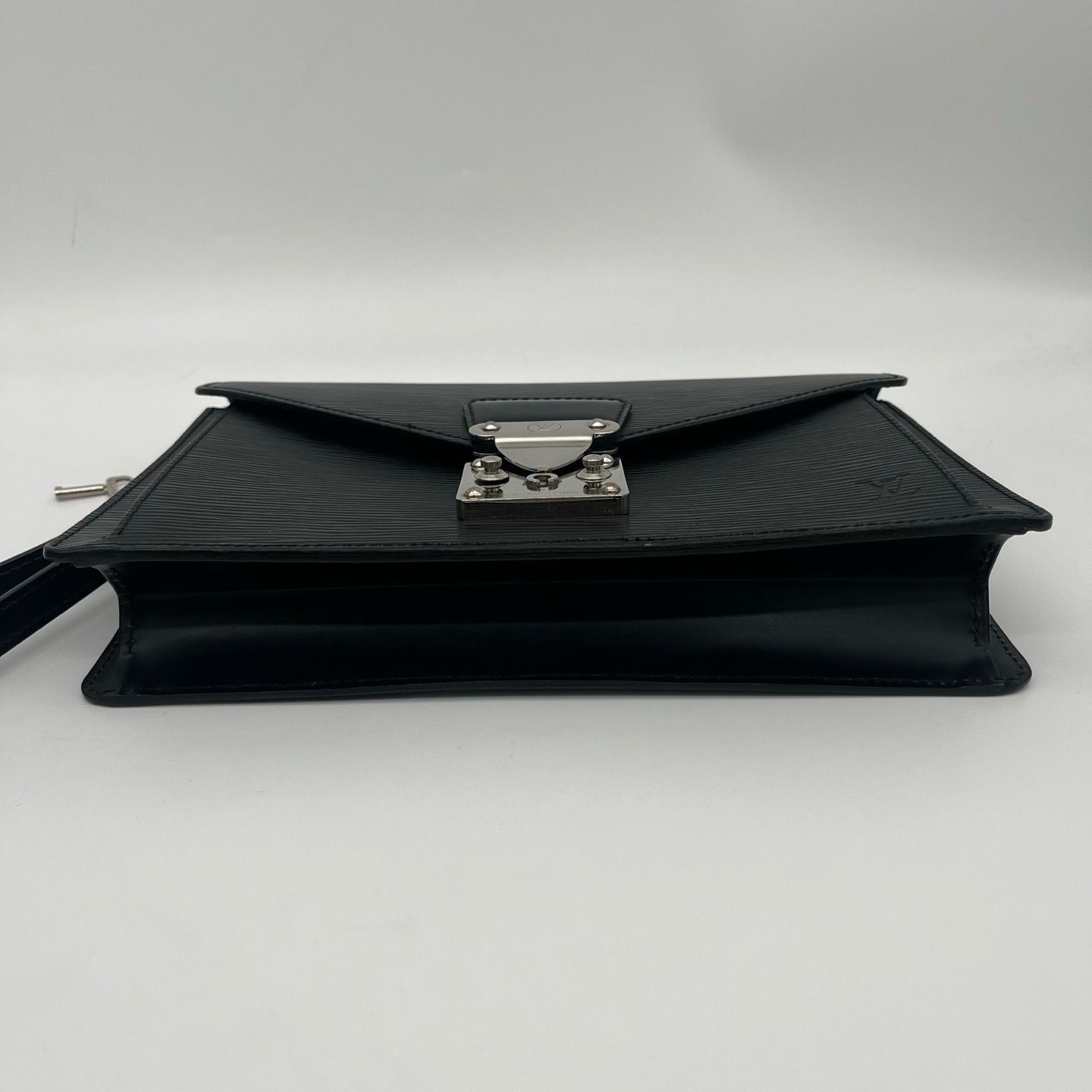 LOUIS VUITTON（ルイヴィトン）エピ セリエ ドラゴンヌ セカンドバッグ