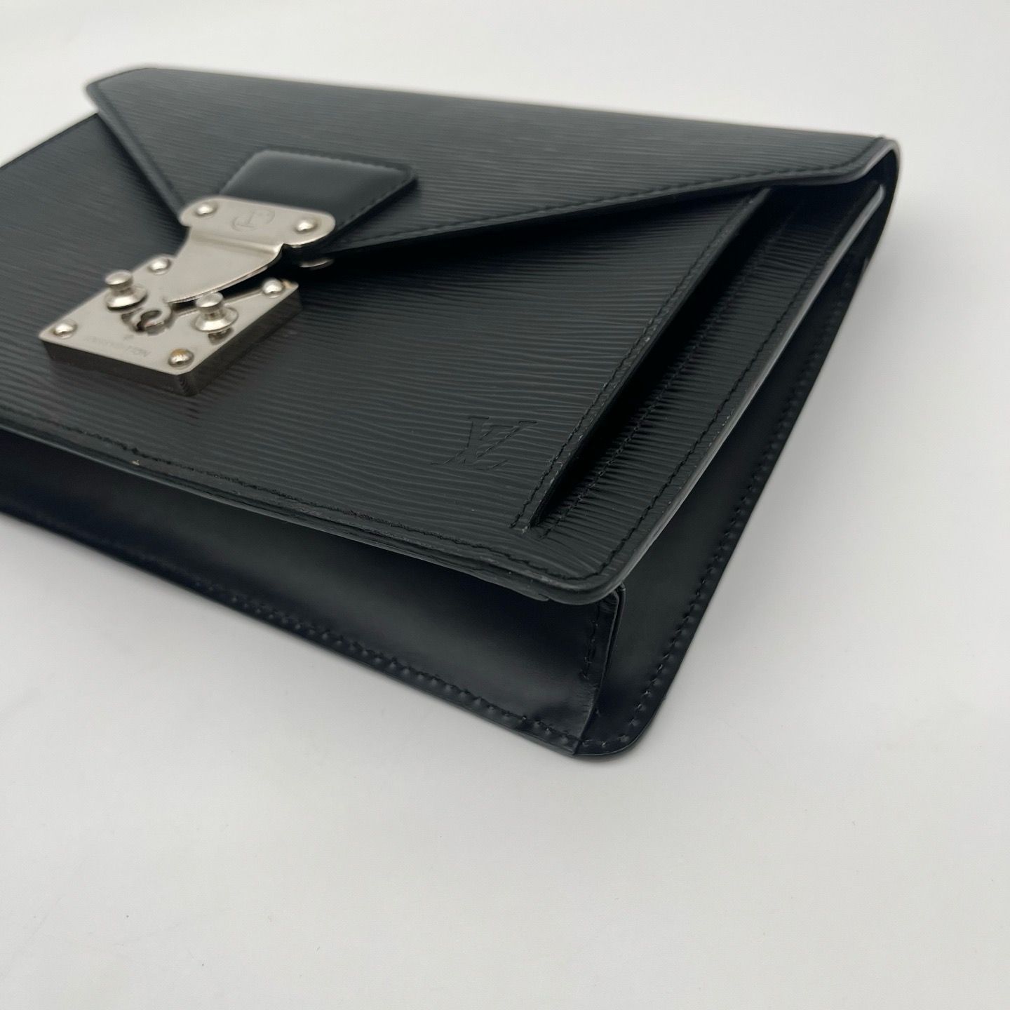 LOUIS VUITTON（ルイヴィトン）エピ セリエ ドラゴンヌ セカンドバッグ