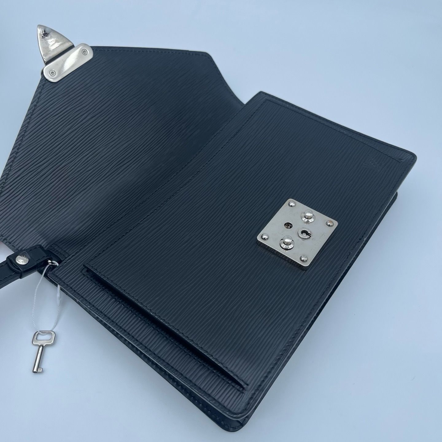 LOUIS VUITTON（ルイヴィトン）エピ セリエ ドラゴンヌ セカンドバッグ