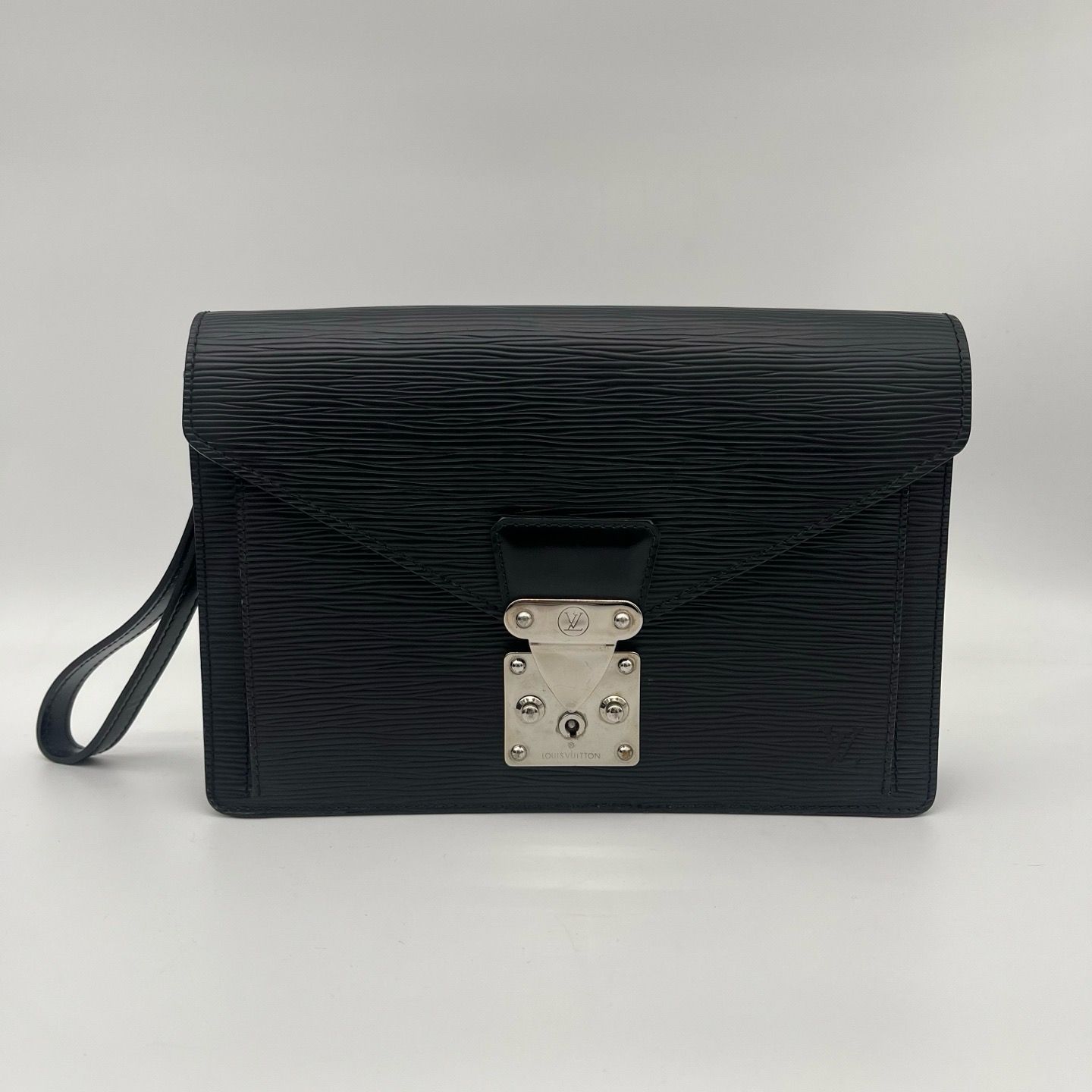 LOUIS VUITTON ルイヴィトン エピ セリエ ドラゴンヌ セカンドバッグ レザー ノワール 黒 ブラック シルバー金具 ベタなし M 52762