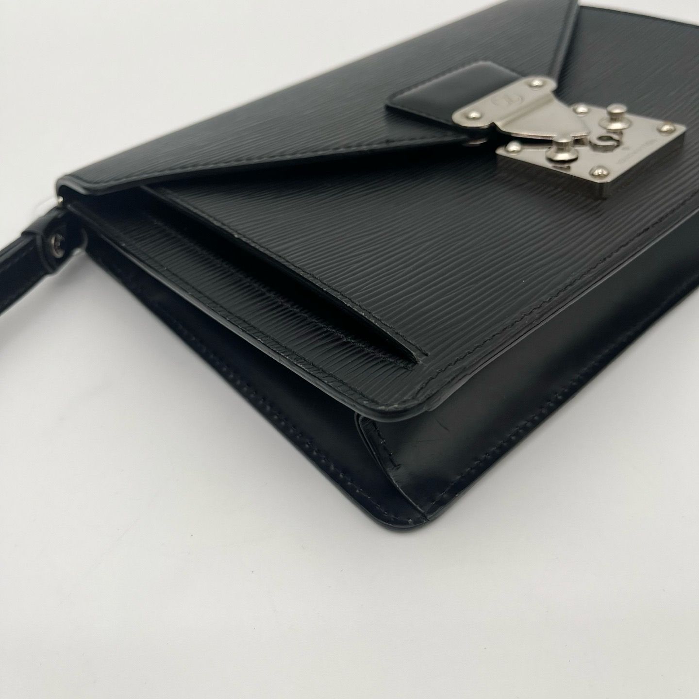 LOUIS VUITTON（ルイヴィトン）エピ セリエ ドラゴンヌ セカンドバッグ