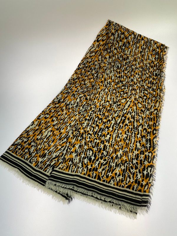 LOUIS VUITTON ルイ ヴィトン エトール モノグラム ジャングル ストール M 73645 ショール マフラー アニマル柄 179 251130 em 48 min