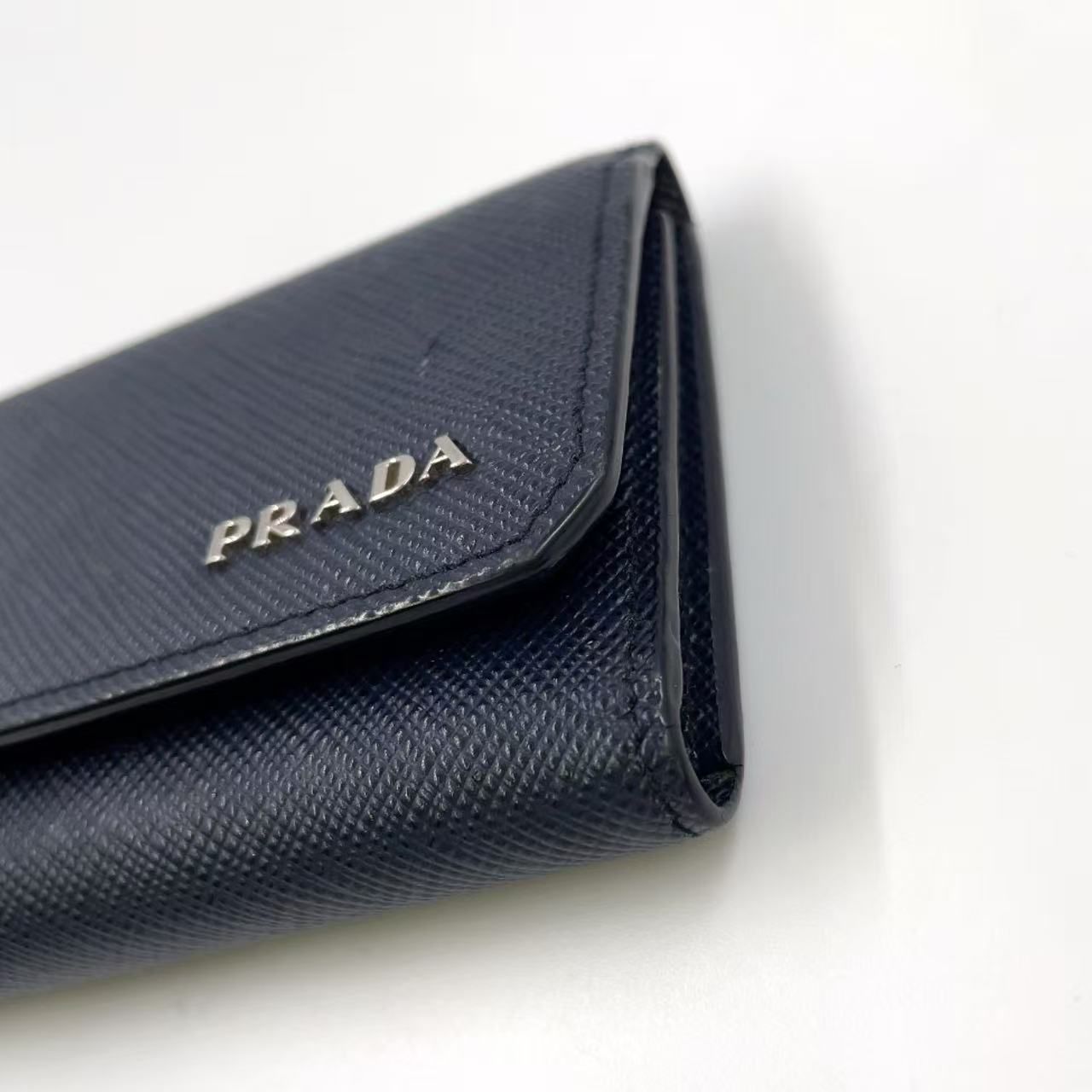 ⭐︎開店セール⭐︎ 新品未使用 美品 プラダ レザー ロゴエンボス キーケース PRADA エンボスロゴ サフィアーノ レザー ブラック キーケース