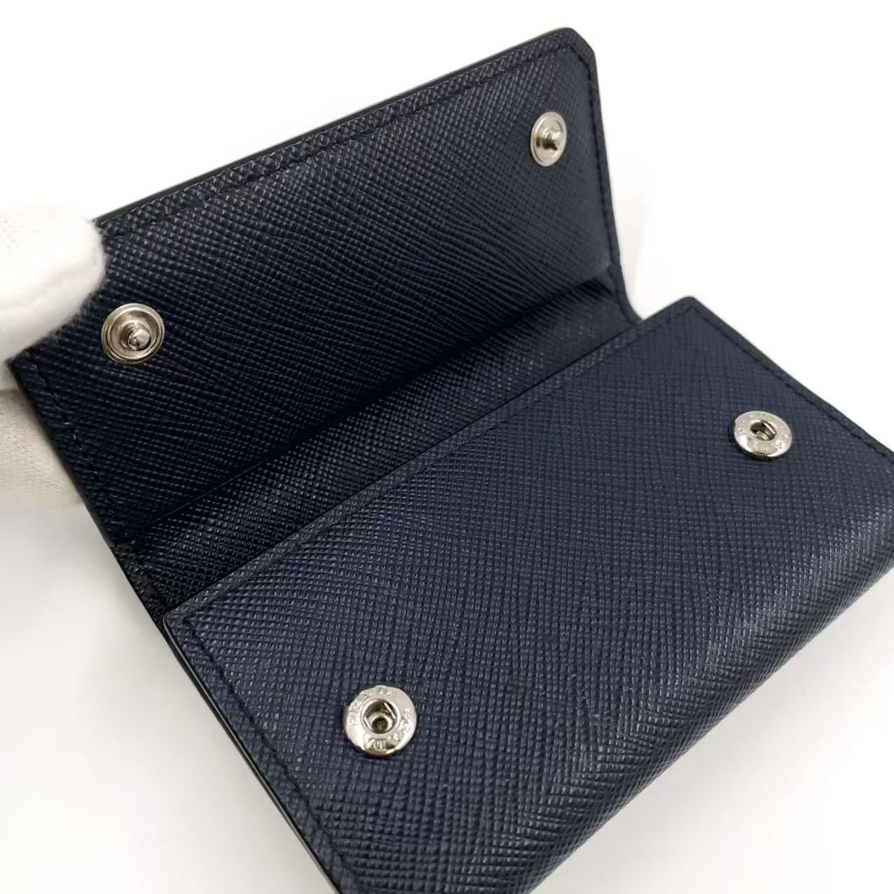 PRADA エンボスロゴ サフィアーノ レザー ブラック キーケース