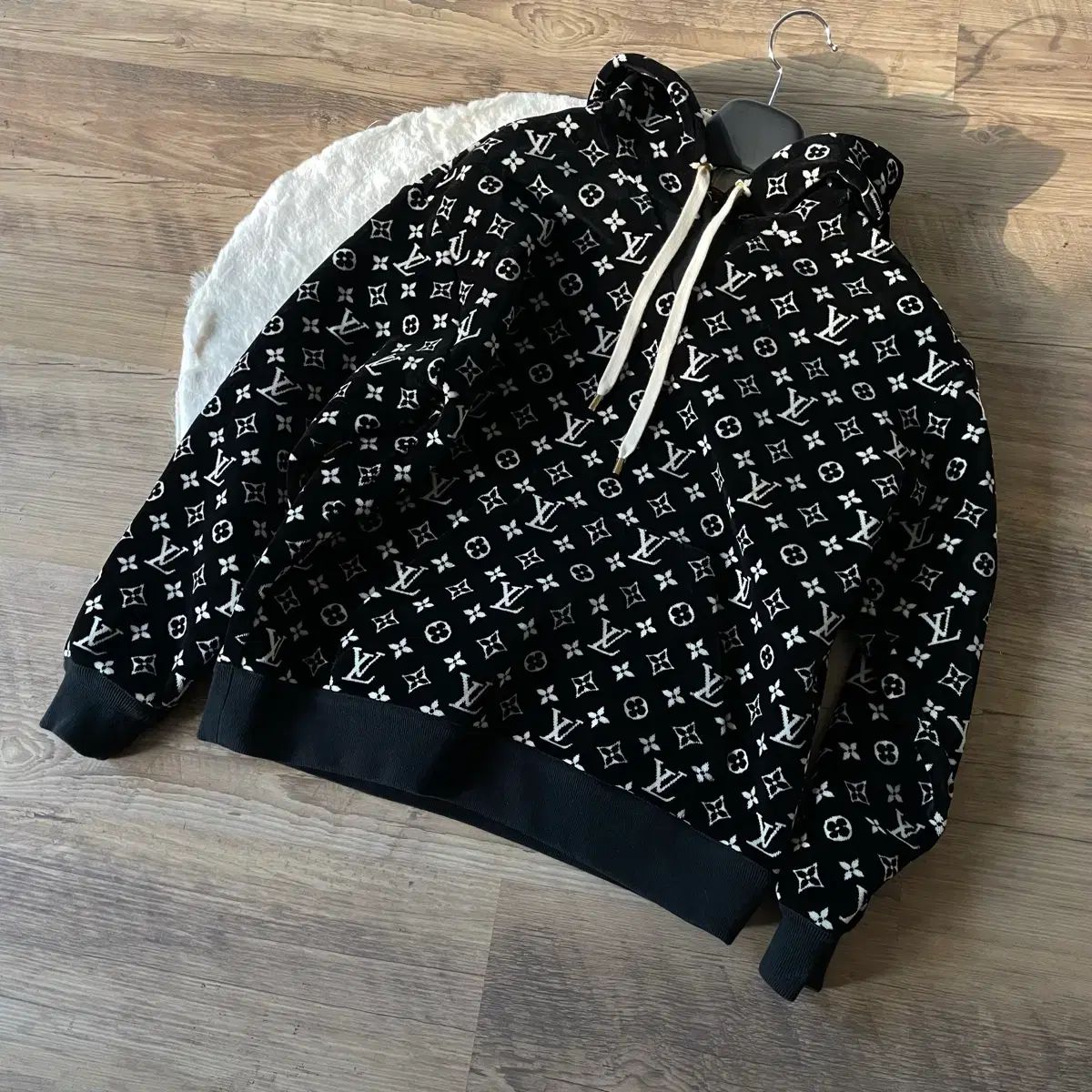 Louis Vuitton ルイヴィトン モノグラム ツアーベルベット WHO Tシャツ