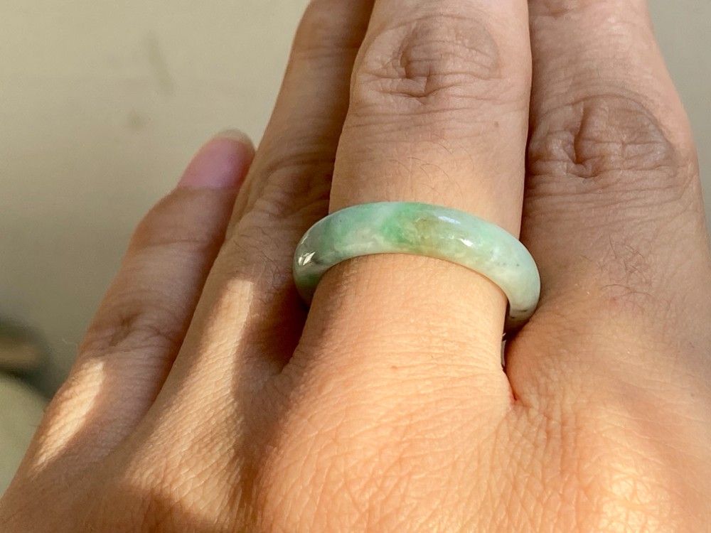 L15-55 美品 白底陽緑 16.5号 ミャンマー産天然 A貨 本翡翠 くりぬき