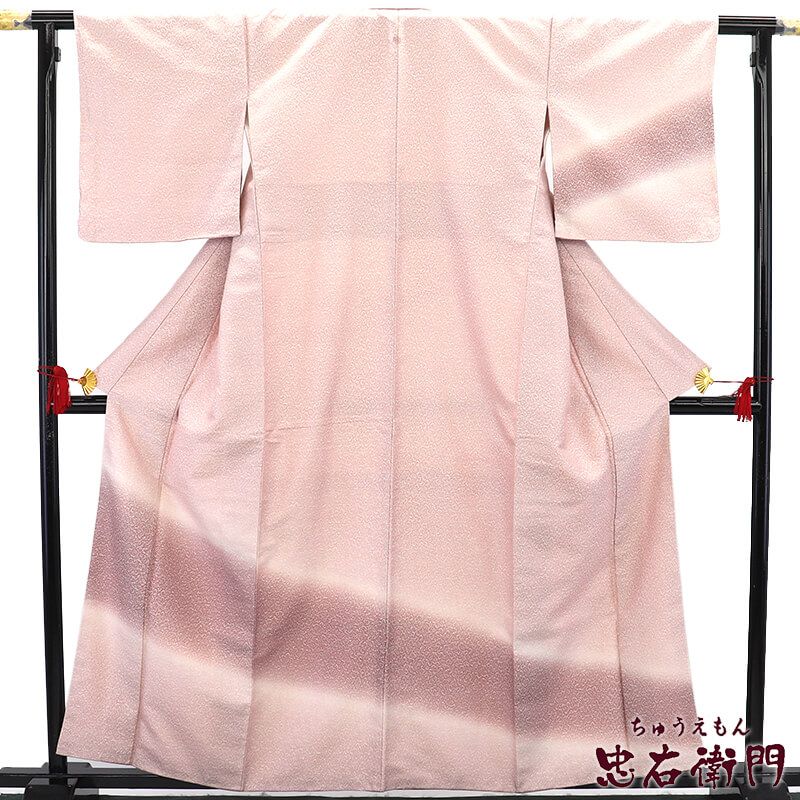 【美品】正絹　色無地　五三桐一つ紋　淡若草 無地付下げ 一つ紋 五三の桐 袷 レディース 正絹 薄桃 色分けぼかし 鳥