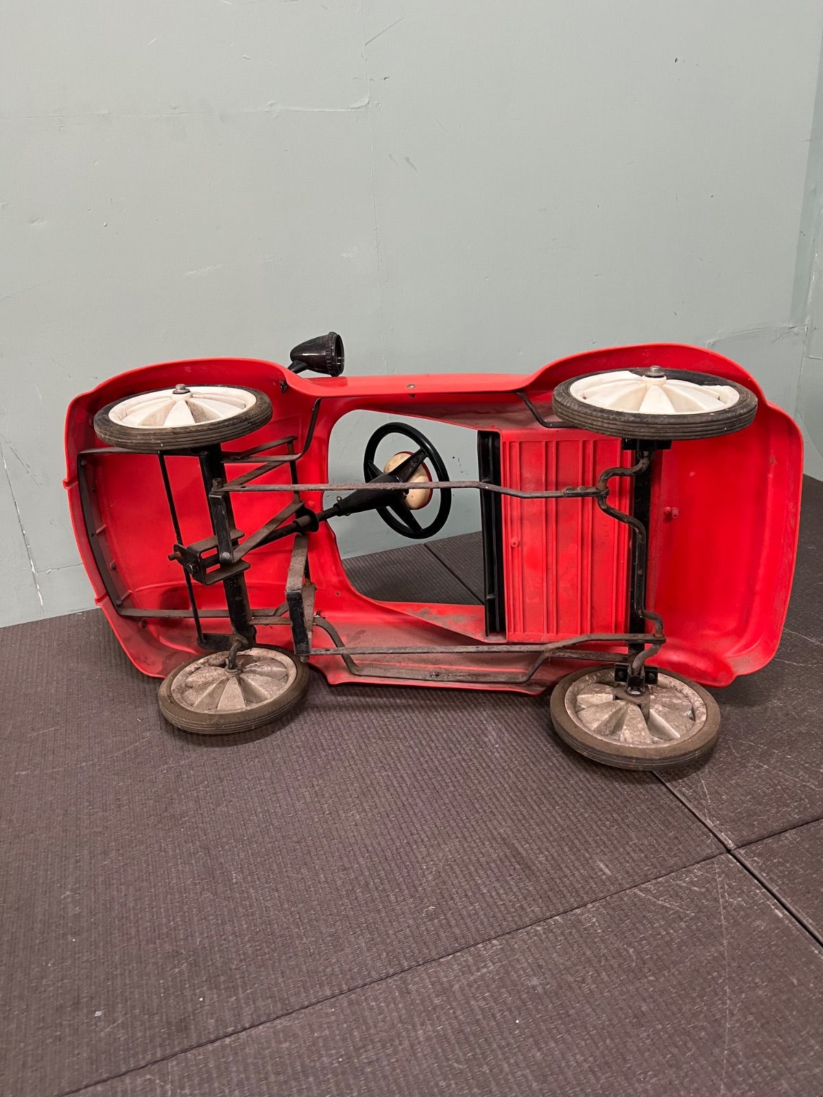 ⭐︎ 昭和 レトロ 足漕ぎ 車 玩具 ペダルカー モーリー？ - メルカリ