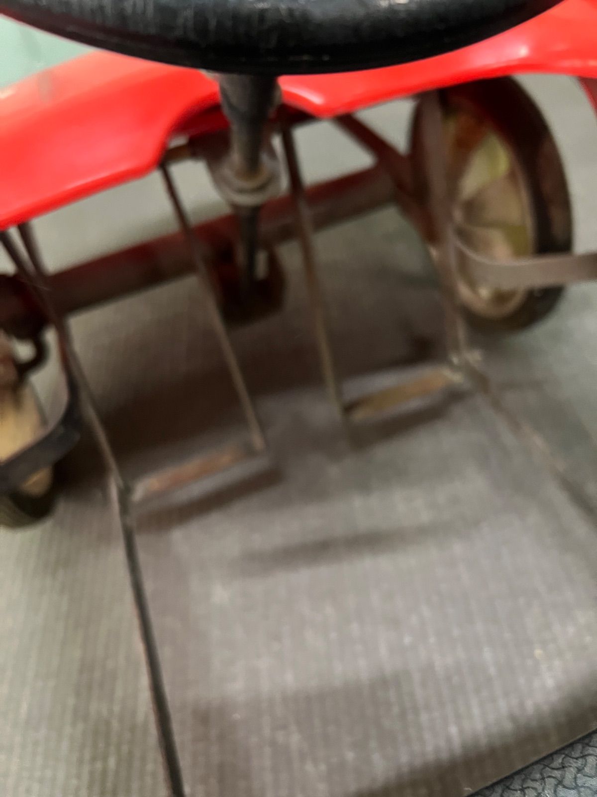 ⭐︎ 昭和 レトロ 足漕ぎ 車 玩具 ペダルカー モーリー？ - メルカリ