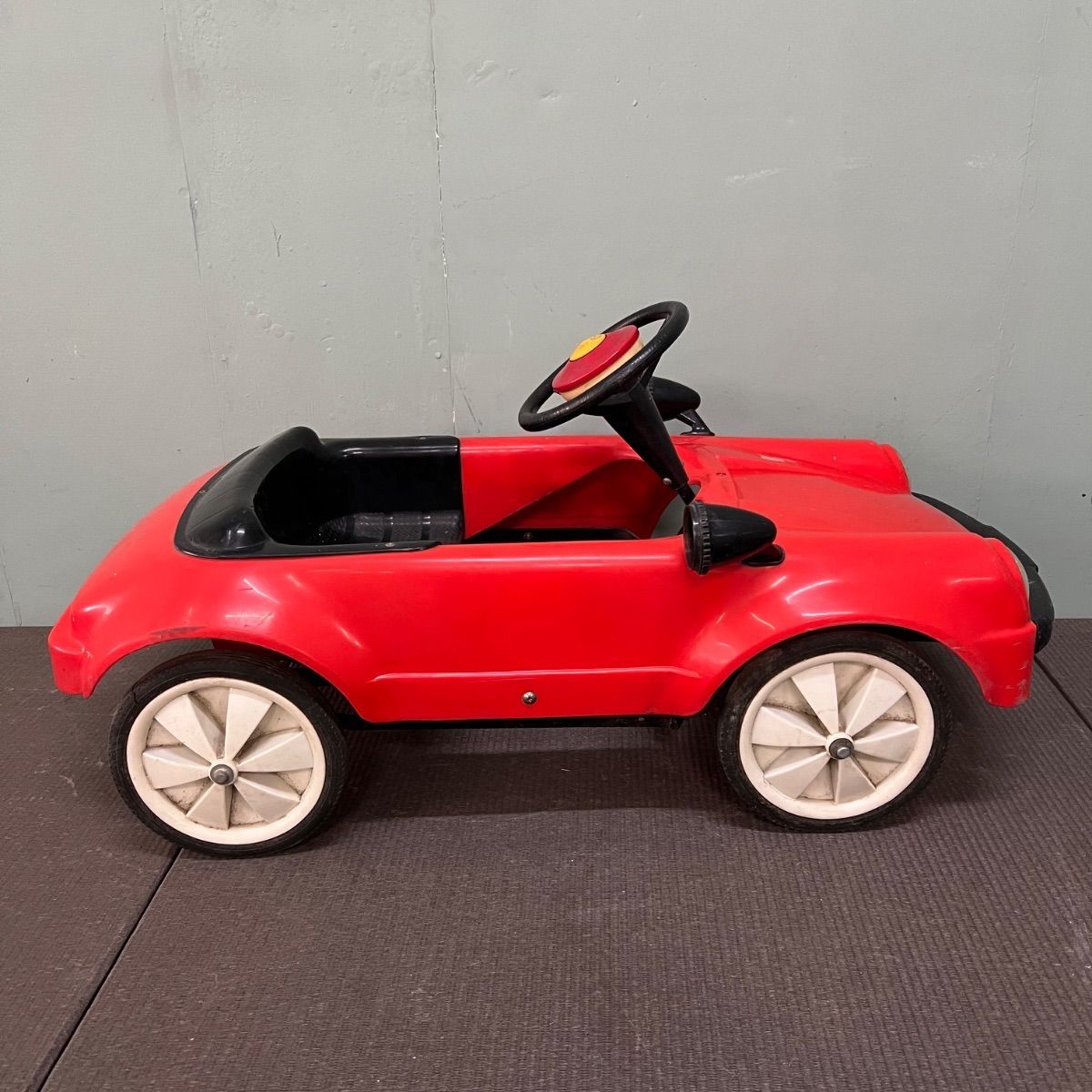 ⭐︎ 昭和 レトロ 足漕ぎ 車 玩具 ペダルカー モーリー？ - メルカリ