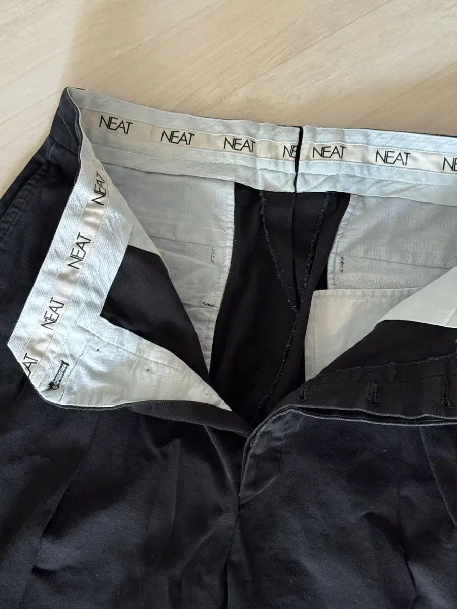 NEAT ニート東京 黒色 チノ ズボン 46