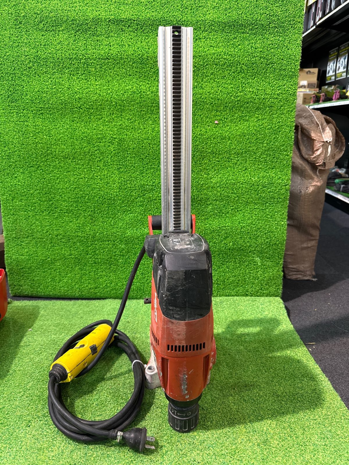 一瞬メンテナンスランプ点灯 HILTI