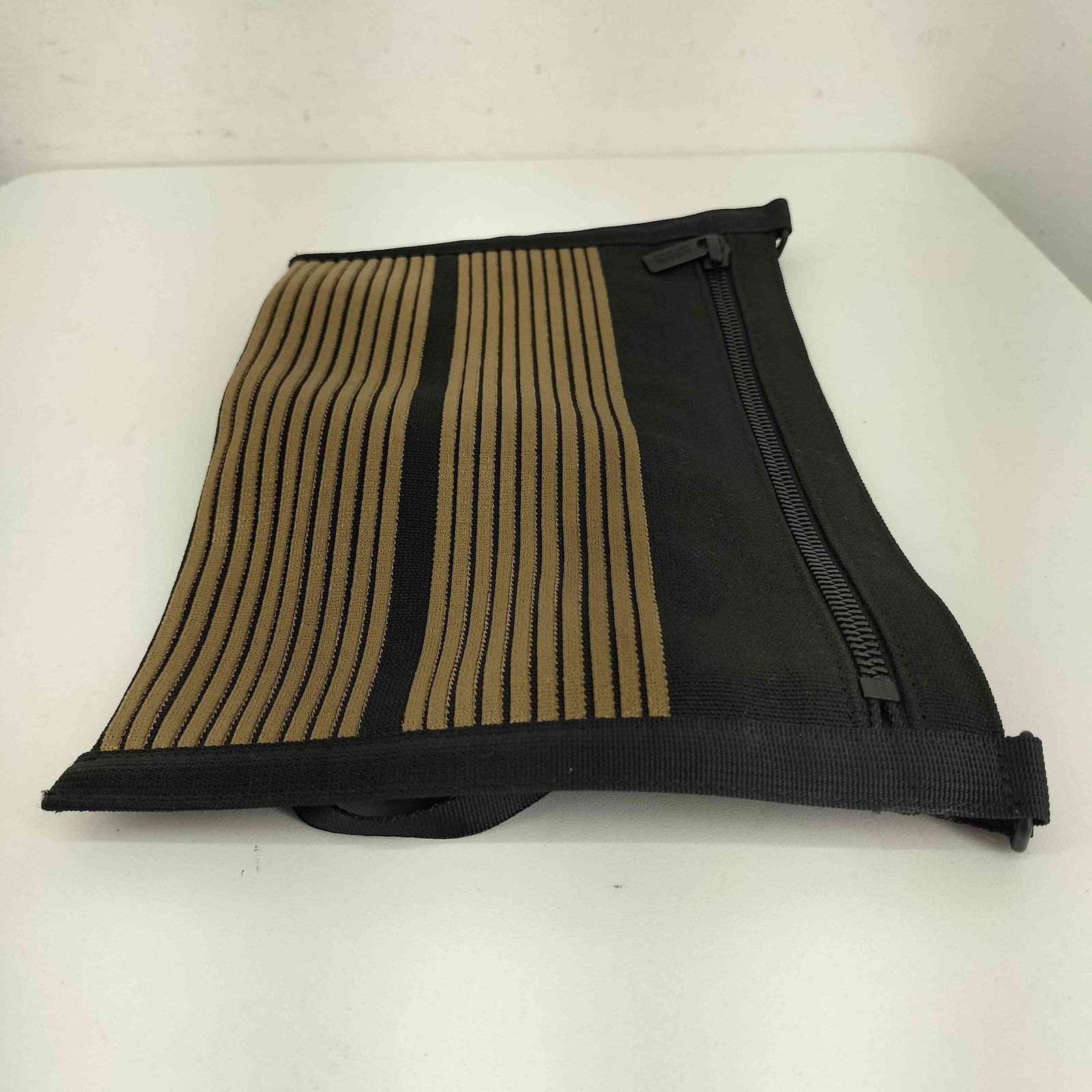 ISSEY MIYAKE(イッセイミヤケ) 1325. 帯 プリーツ ショルダーバッグ メンズ 表記無 【中古】【ブランド古着バズストア】 イッセイミヤケ ISSEY MIYAKE 1325. 帯 プリーツ ショルダーバッグ