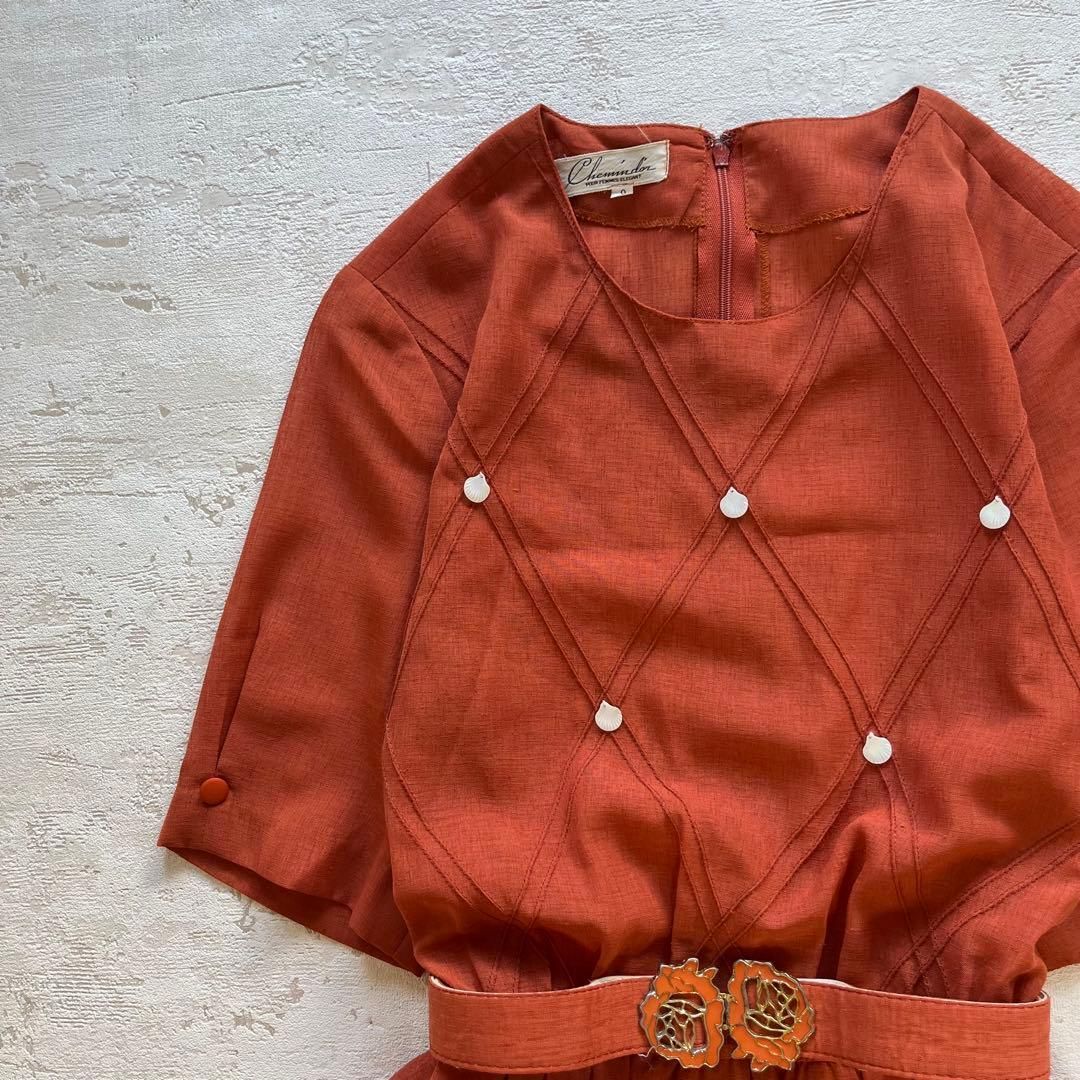 昭和レトロウエストベルト付きフレアワンピースレンガカラー貝殻風ビーズ付きL1