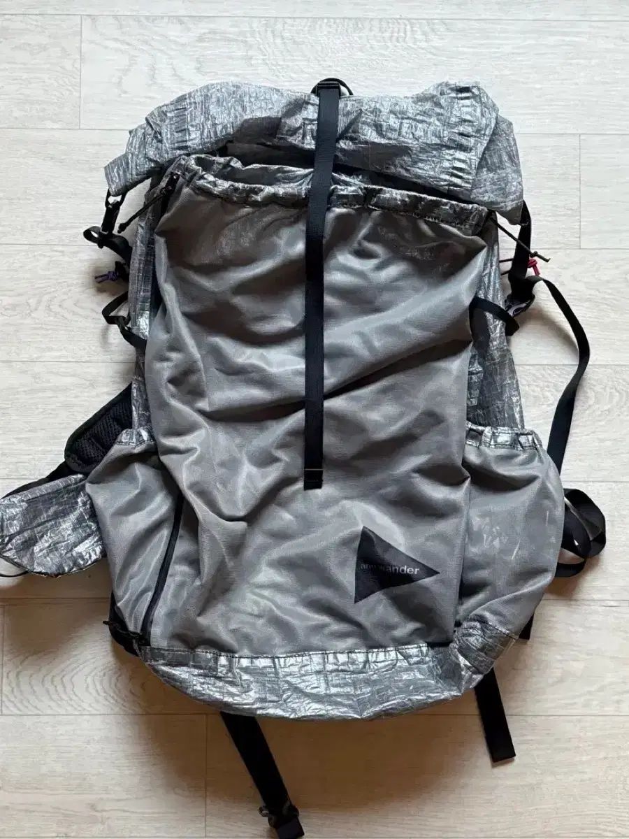 アンドワンダー and wander ダイニーマ UL バックパック チャコール 25 L