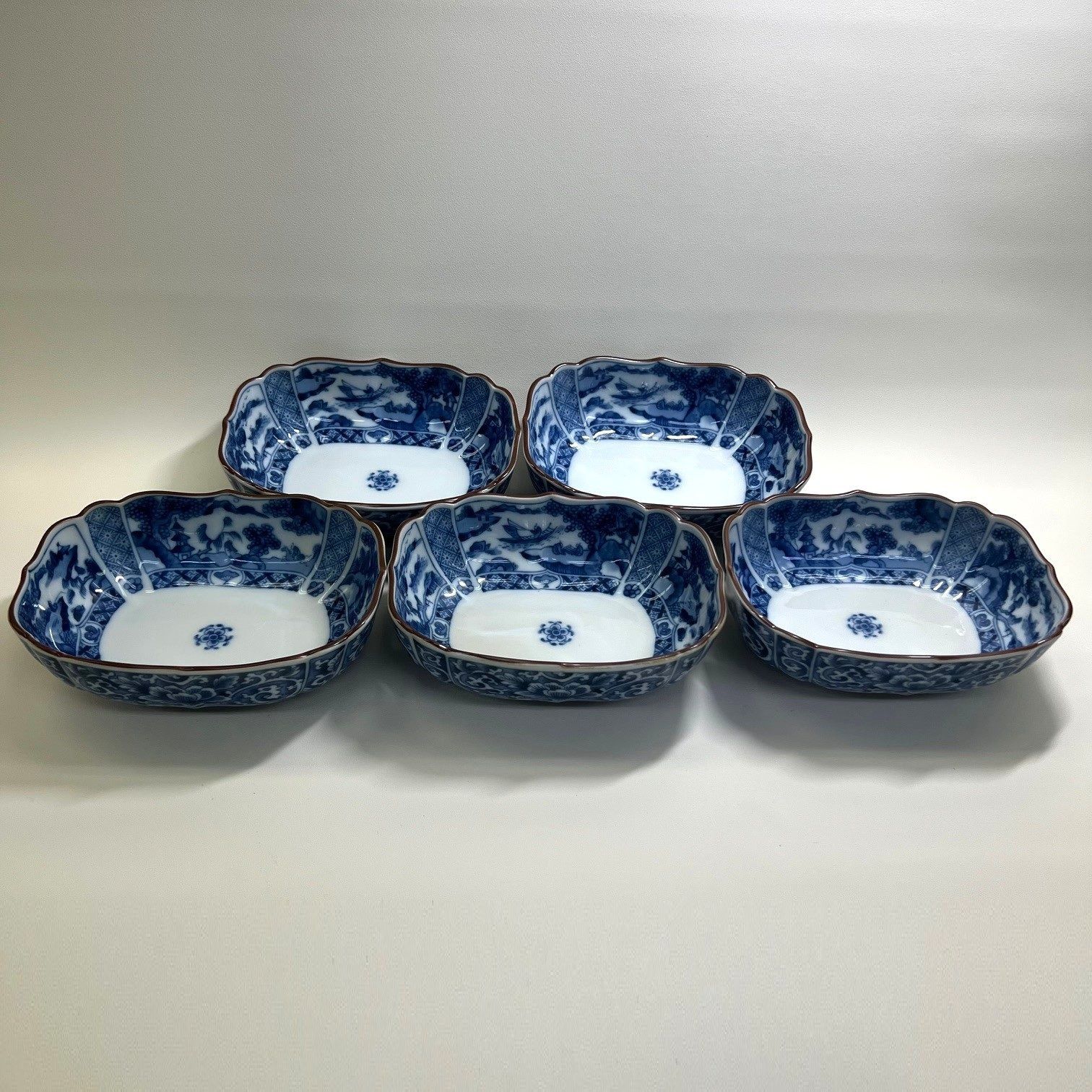 美品】三洋陶器 龍峰窯 染付山水画 角鉢 古伊万里唐草模様 - メルカリ