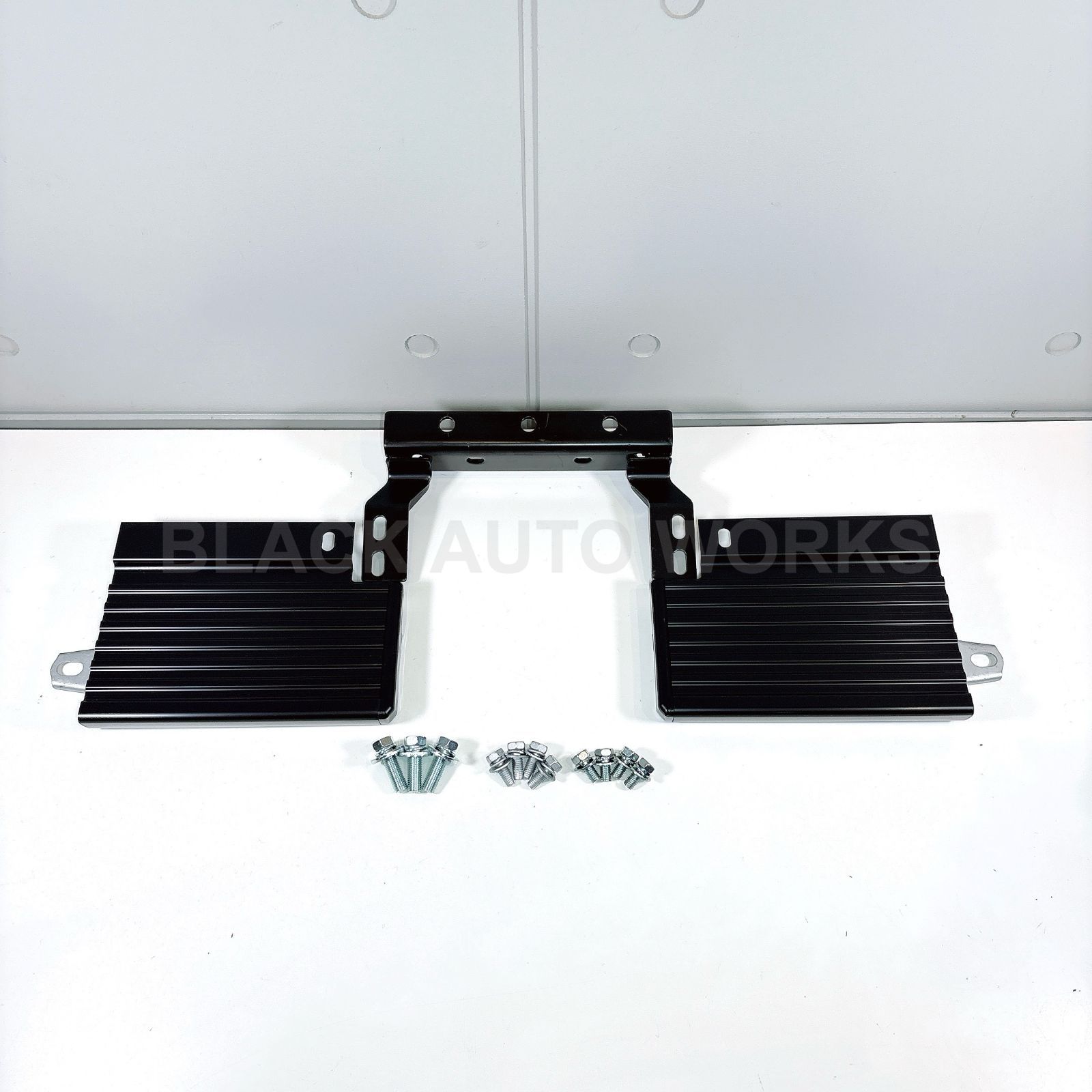 海外トヨタ純正品】ランクル 70 リア ステップ 分割 バンパー ブラック