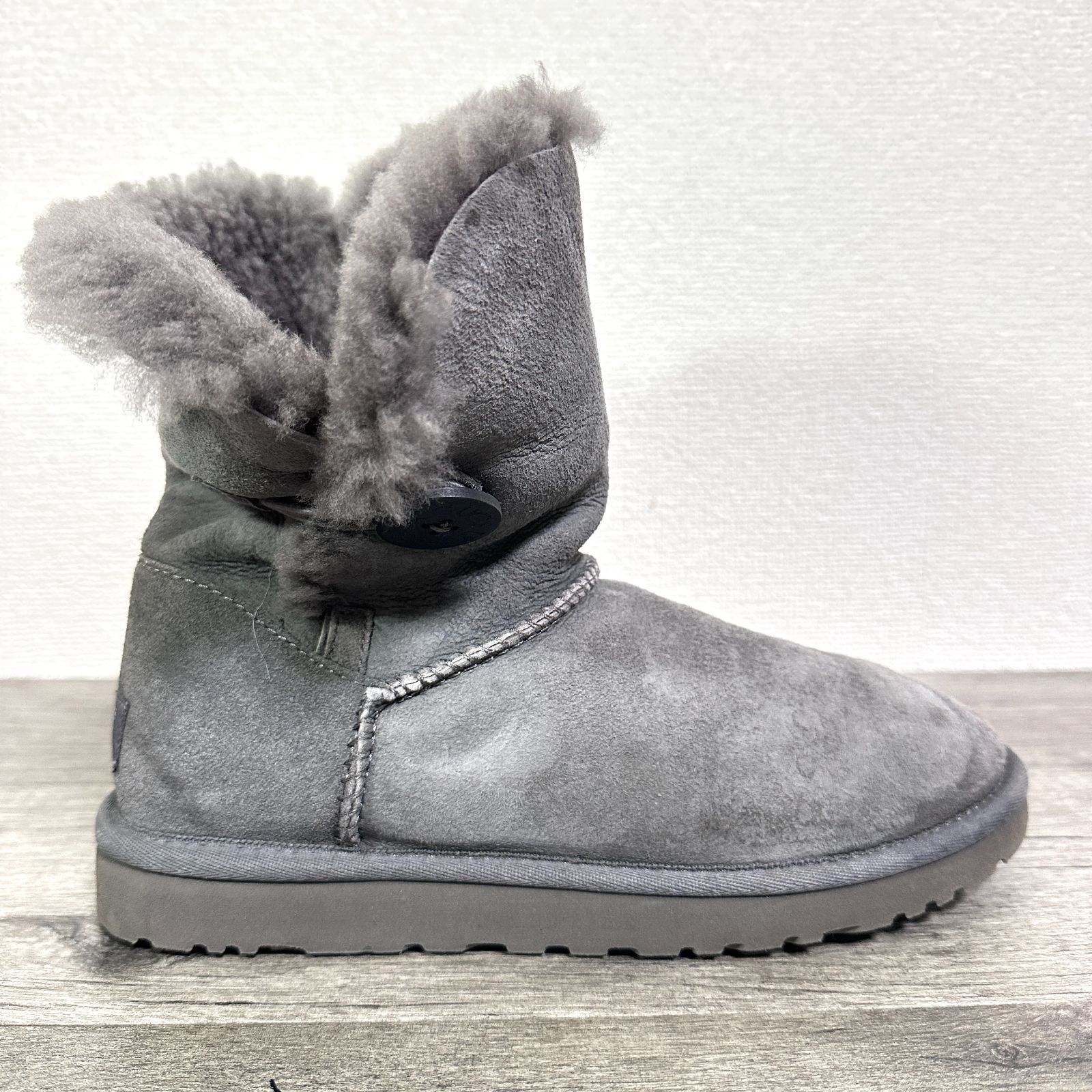 訳あり UGG australia ベイリーボタン 5803 2way 撥水スエード 