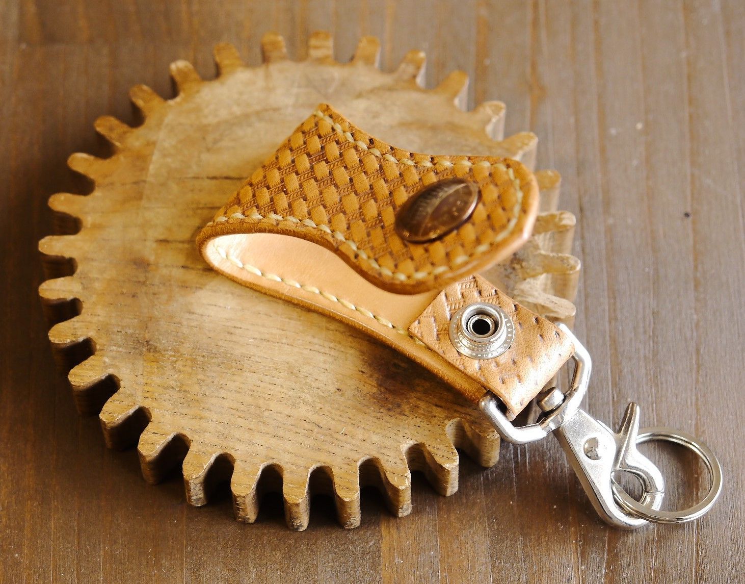 牛革キーホルダー (手縫い)ベルトループキーホルダー・バスケット キーリング アメカジ ストリート ハンドメイド レザークラフト 牛革 ヌメ革