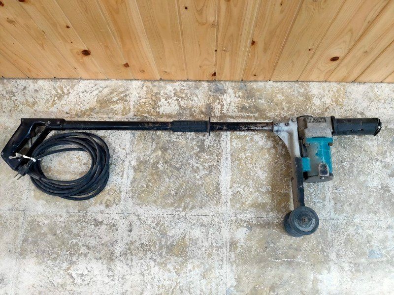 マキタ makita 電動ケレン ロングハンドルタイプ 六角シャンク13 mm HK 1800 L 通電のみ