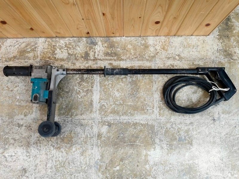 マキタ makita 電動ケレン ロングハンドルタイプ 六角シャンク13 mm HK 1800 L 通電のみ