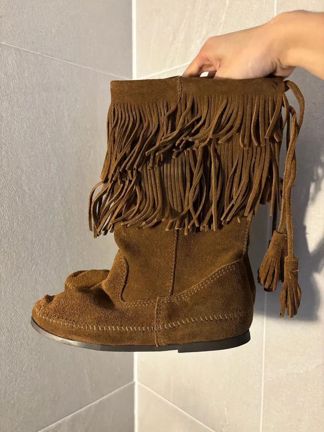 ミネトンカ フリンジ スウェード ブーツ