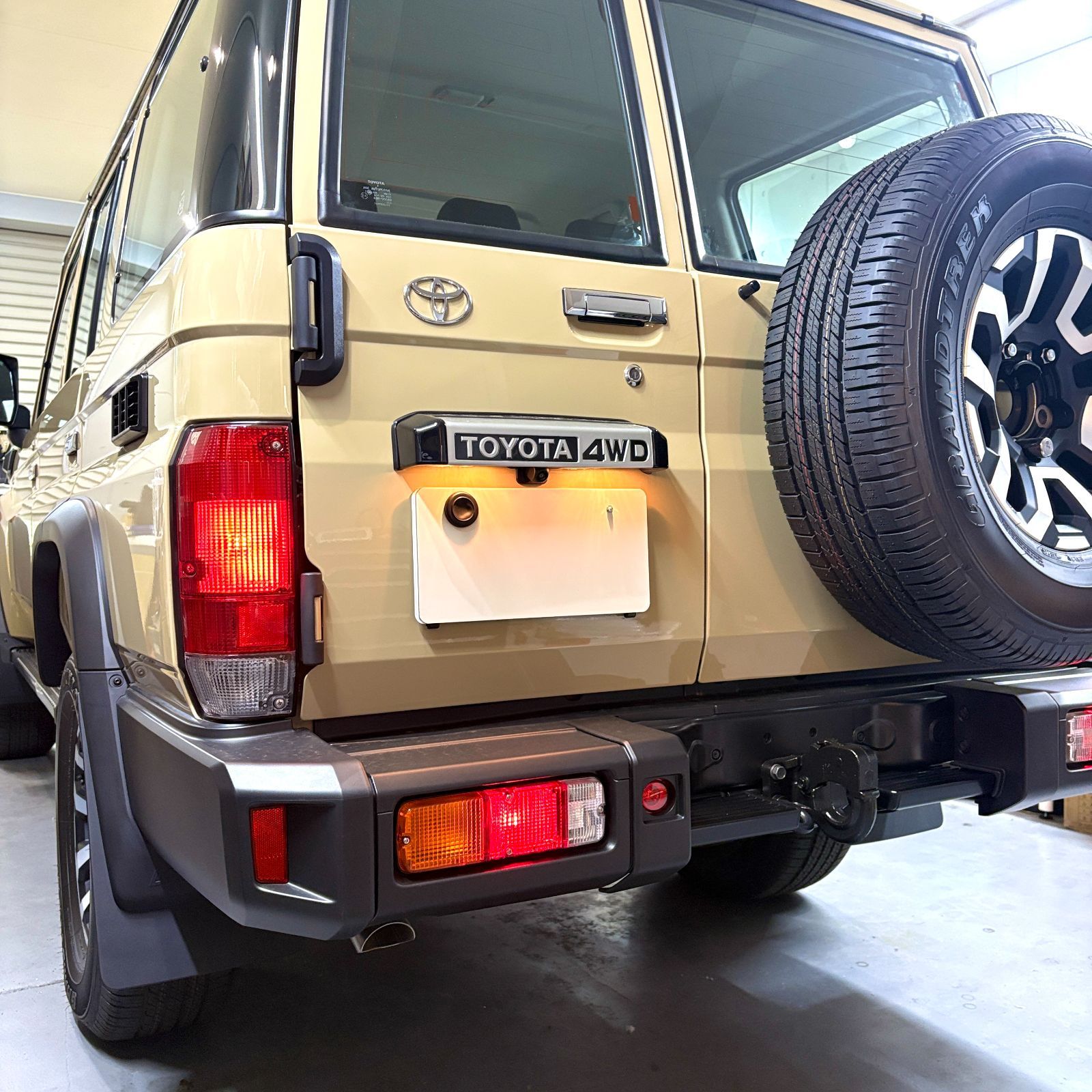 トヨタ純正品】再再販 ランクル70 テールランプ 4灯 ハーネス付き GDJ 