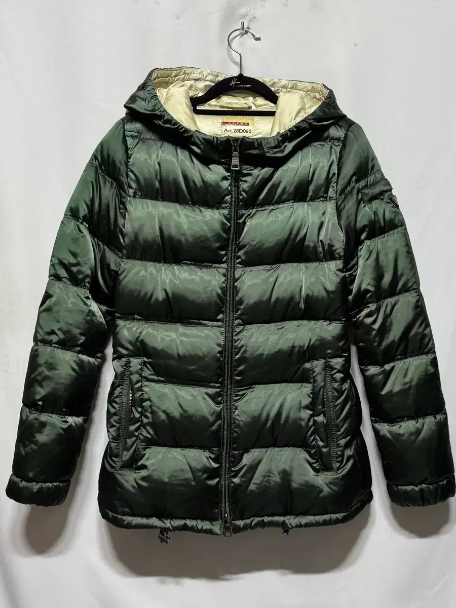 40 PRADA プラダ グリーン ダウン