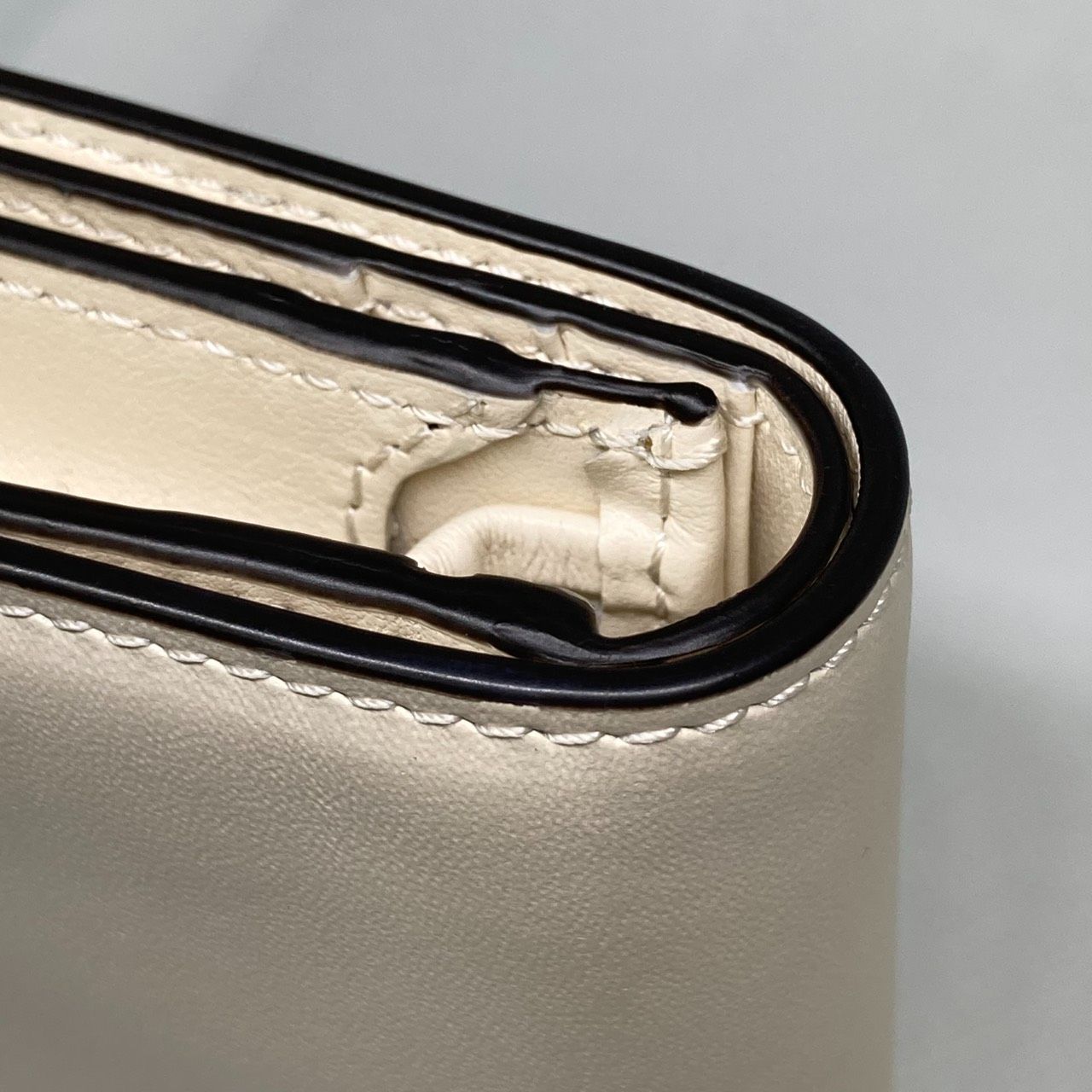  Fendi フェンディ 2つ折り財布 8 M 0420 AAYZ 218 2018 二つ折り財布 折り財布