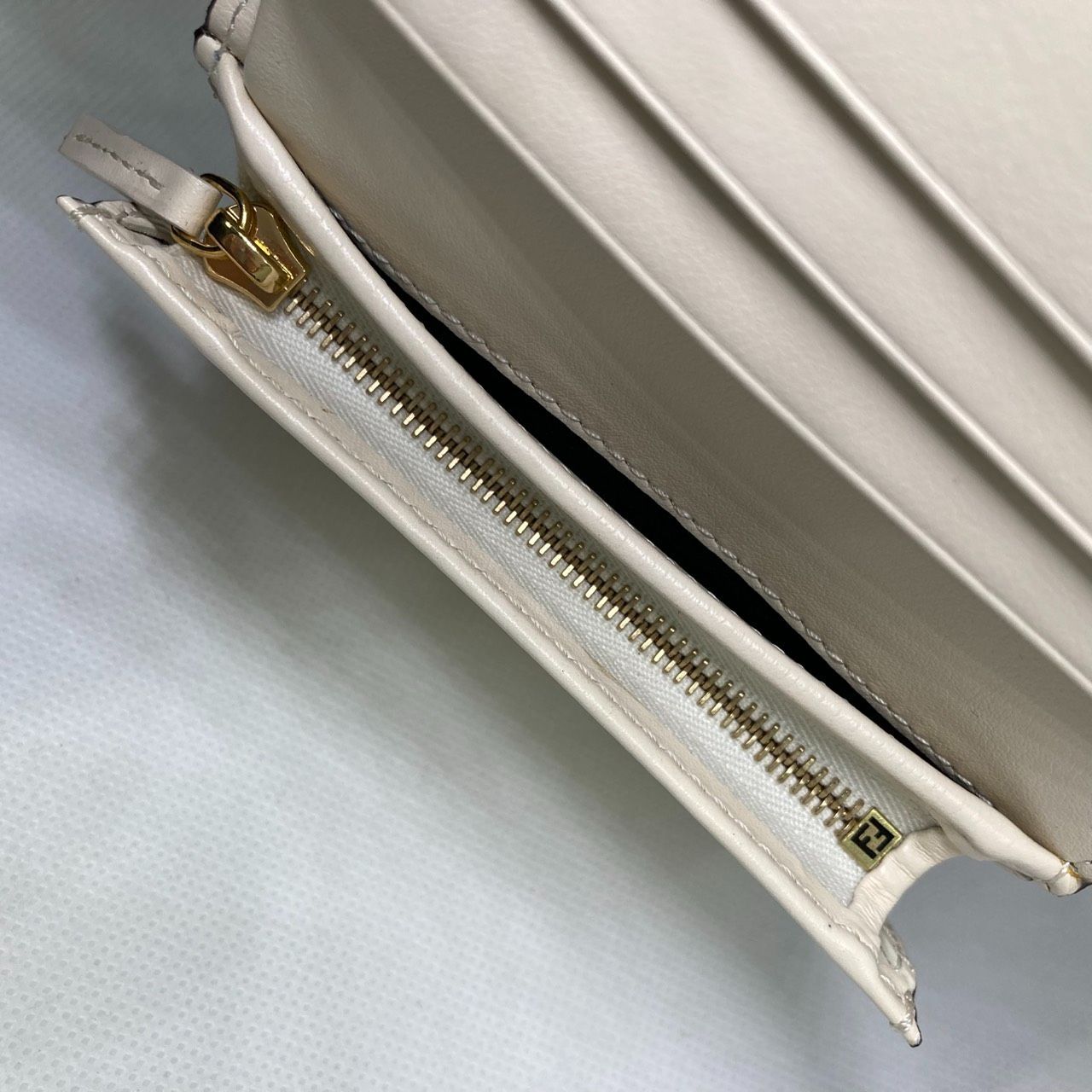 Fendi フェンディ