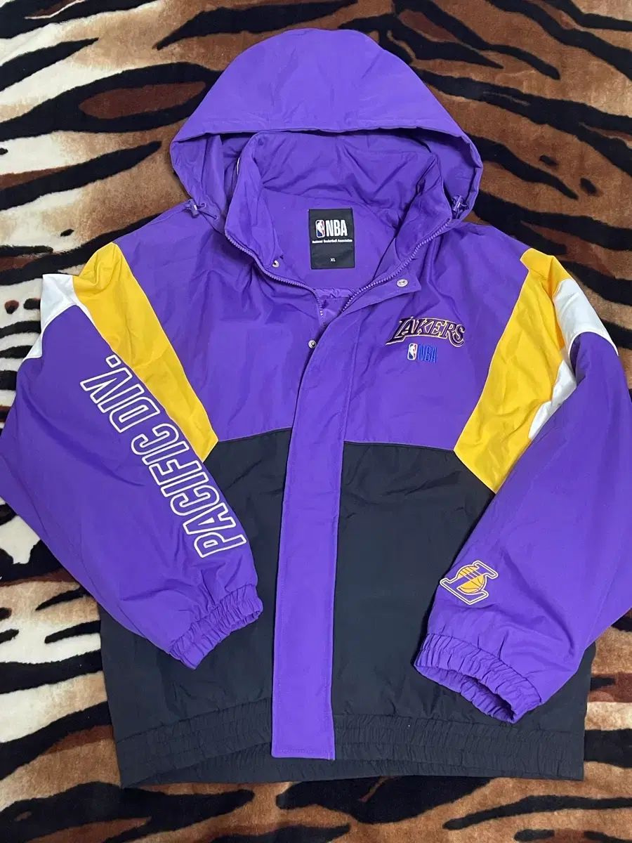 NBA レイカーズ フード ウィンドブレーカー XL 105
