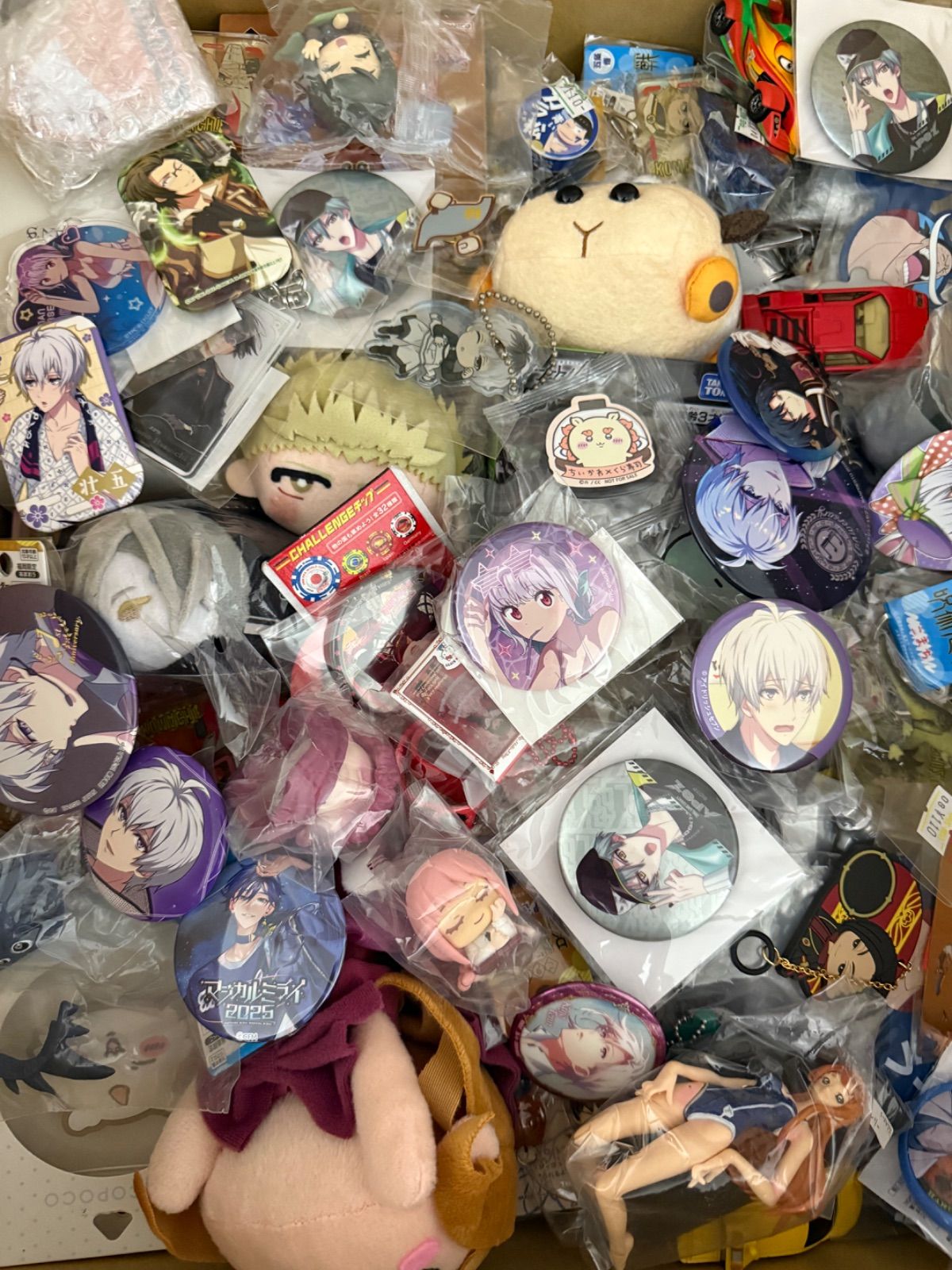 大特価！ アニメグッズ等 缶バッジ キーホルダー クリアファイル