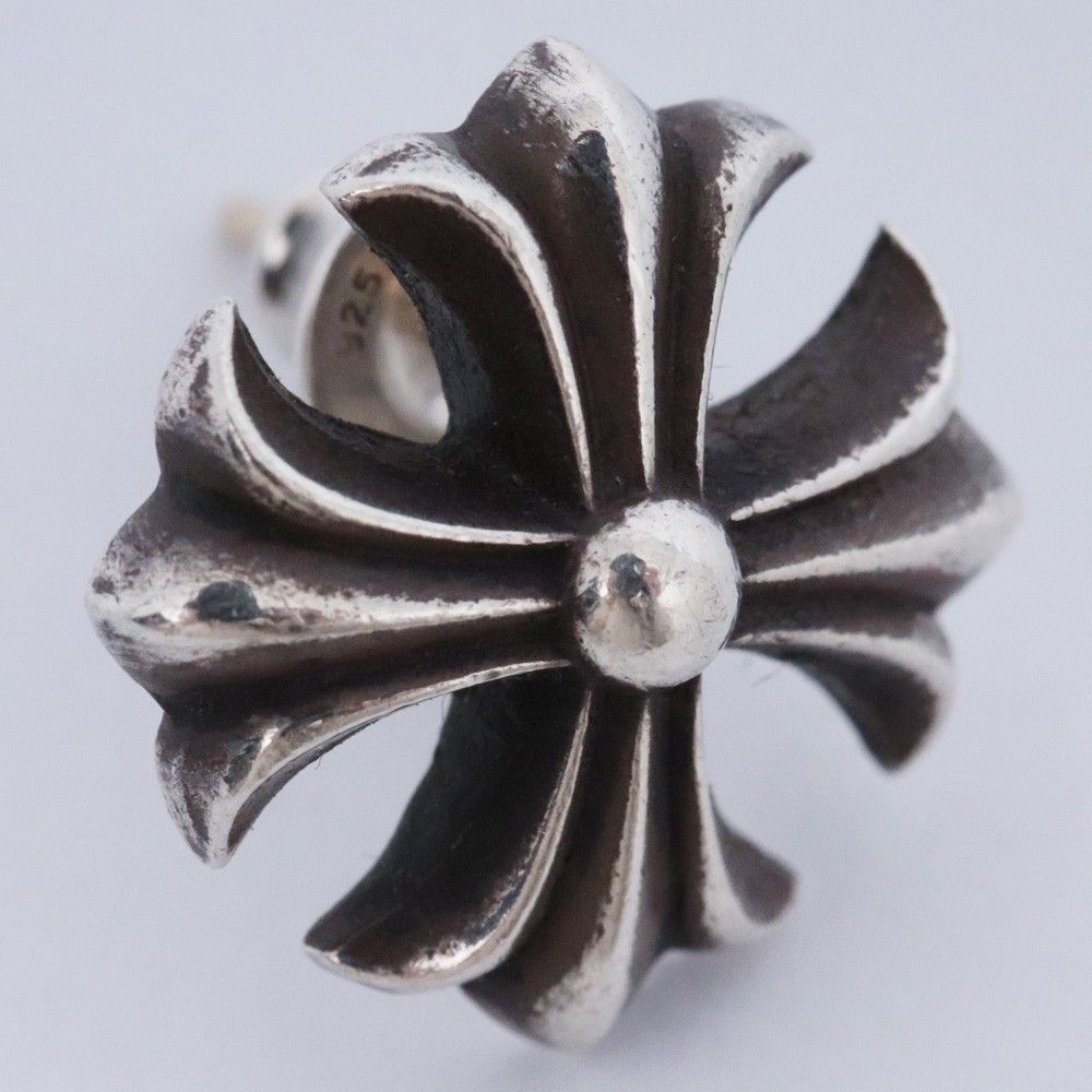 Chrome Hearts CHプラス スタッド ラージ ピアス CHROME HEARTS ラージ CHプラス スタッドピアス シルバー - メルカリ