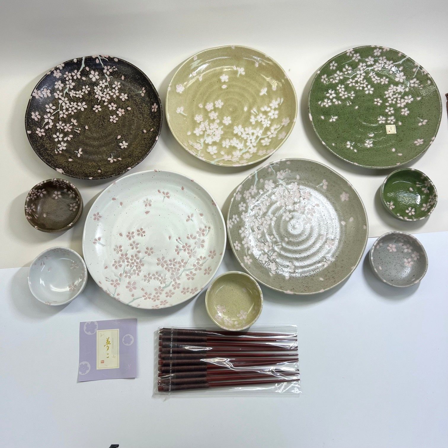 新品未開封　前畑陶器☆竹久夢二　大皿＆フリーカップ6客セット　カゴ付き 新品・未使用品】竹久夢二美術館監修 夢桜シリーズ とんかつ揃 庫山窯