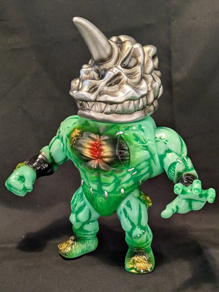 ゴッコ堂/骸骨商会 マッスルザウラー 蓄光成型/銀/黒/金