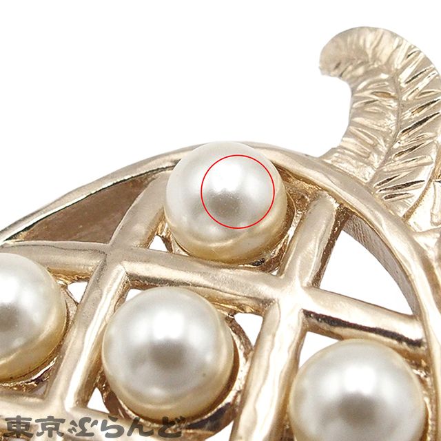 Chanel ロゴモチーフ ブローチ　パール CHANEL（シャネル） （新品・未使用品）シャネル ロゴ パール ブローチ