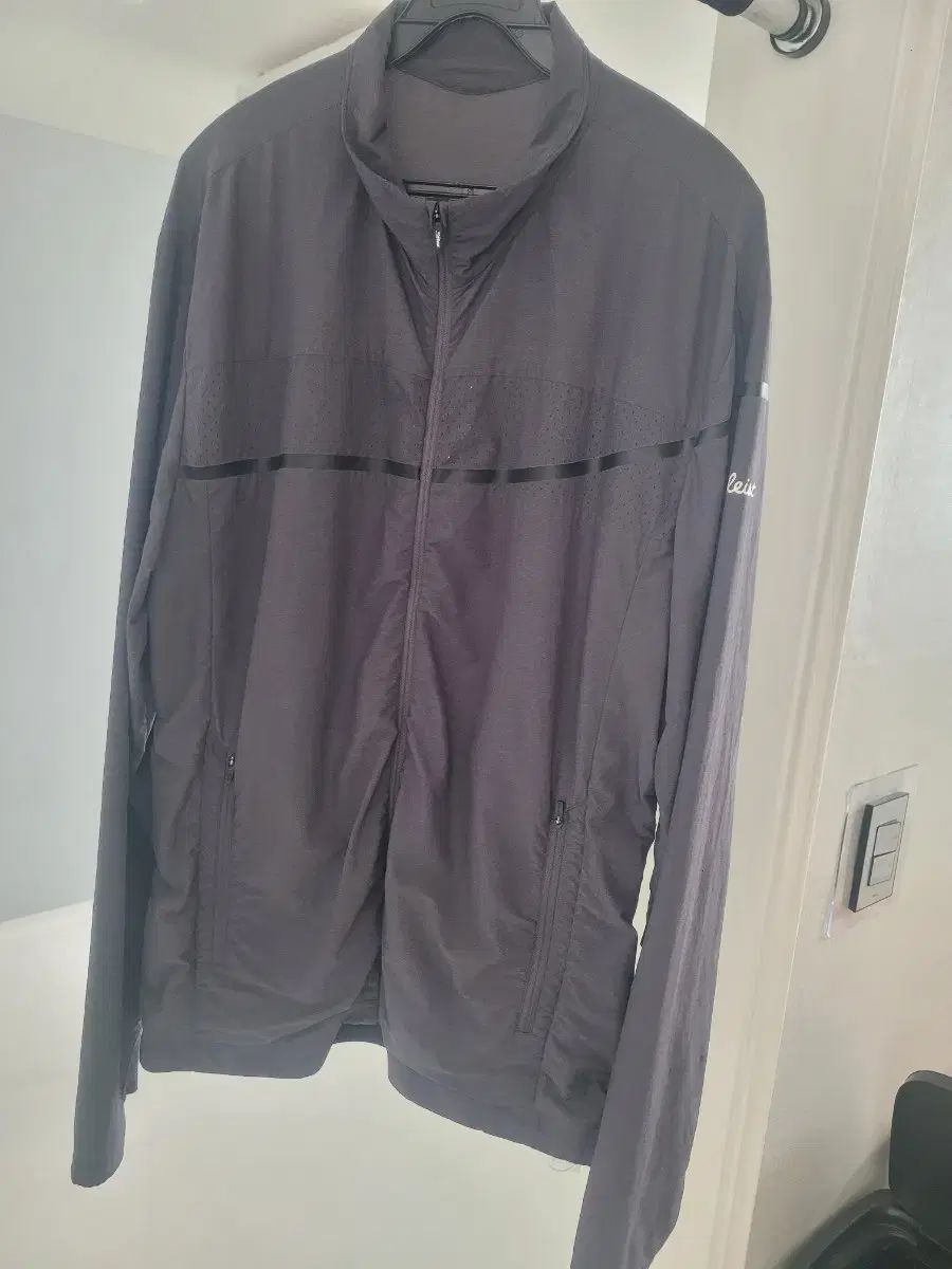 タイトリスト ブラックウィンドブレーカー