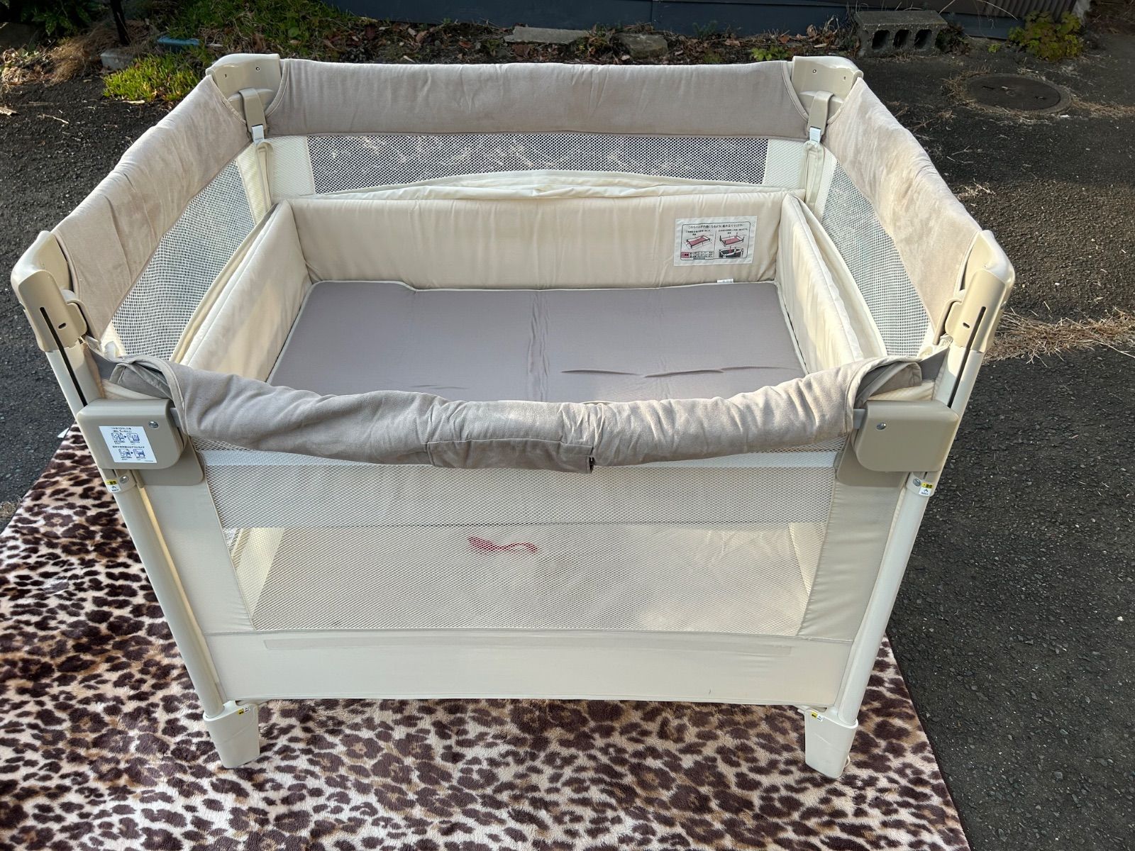 アップリカ ココネルエアープラス ホワイトベージュ ベビーベッド