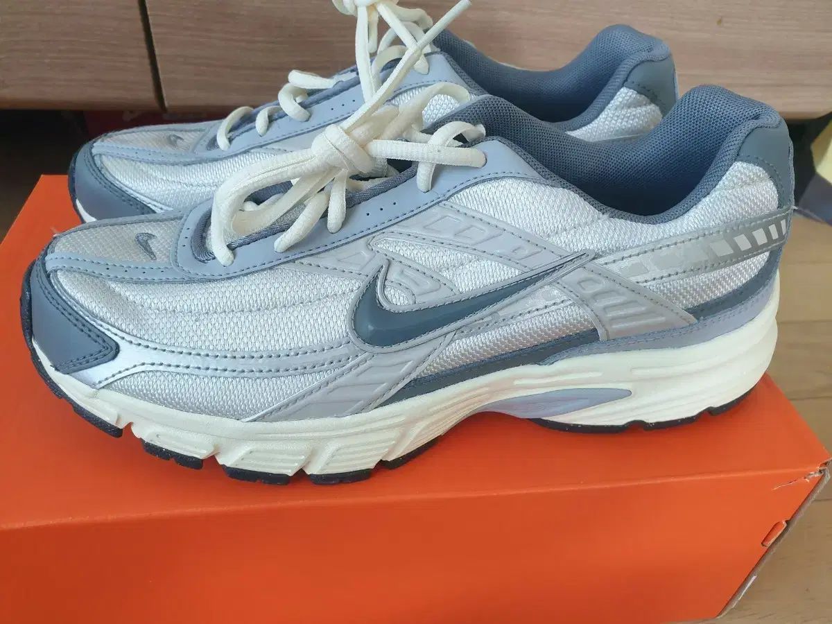 ナイキ スニーカー 260 265新品