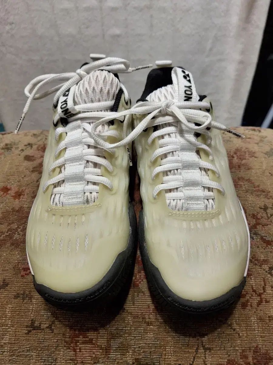 YONEX ヨネックス スニーカー 白 アイボリー バドミントンシューズ