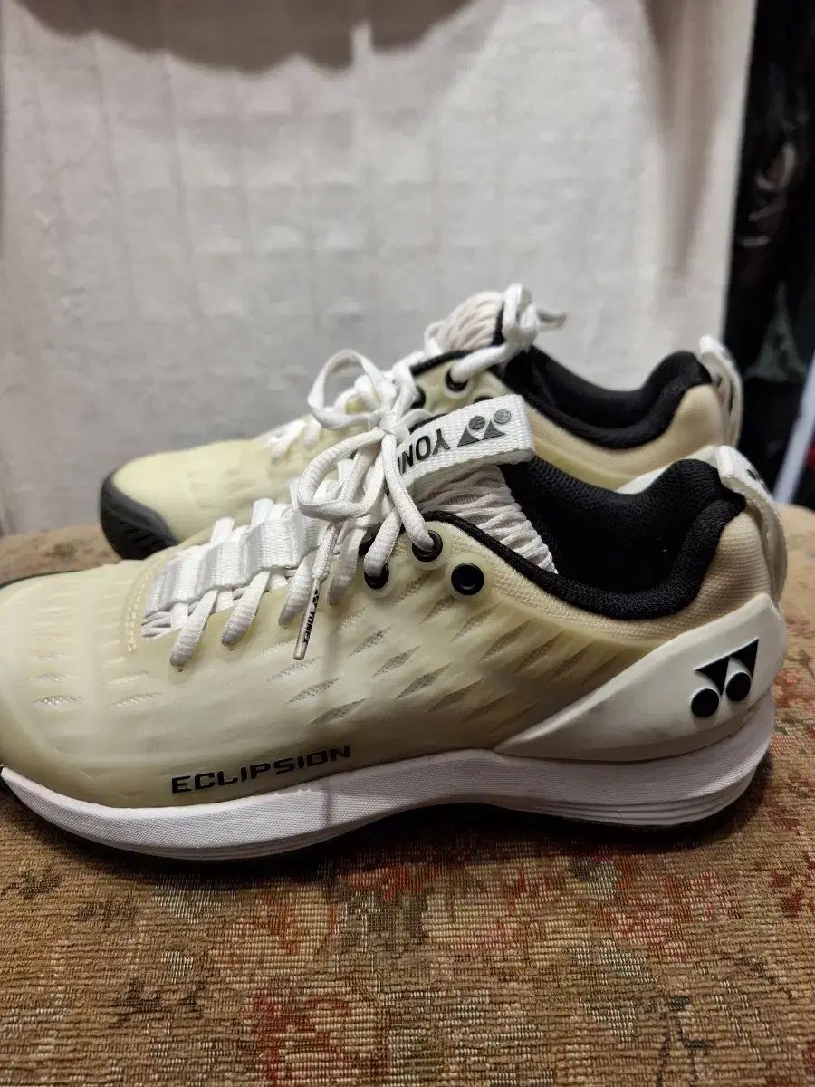 YONEX ヨネックス スニーカー 白 アイボリー バドミントンシューズ