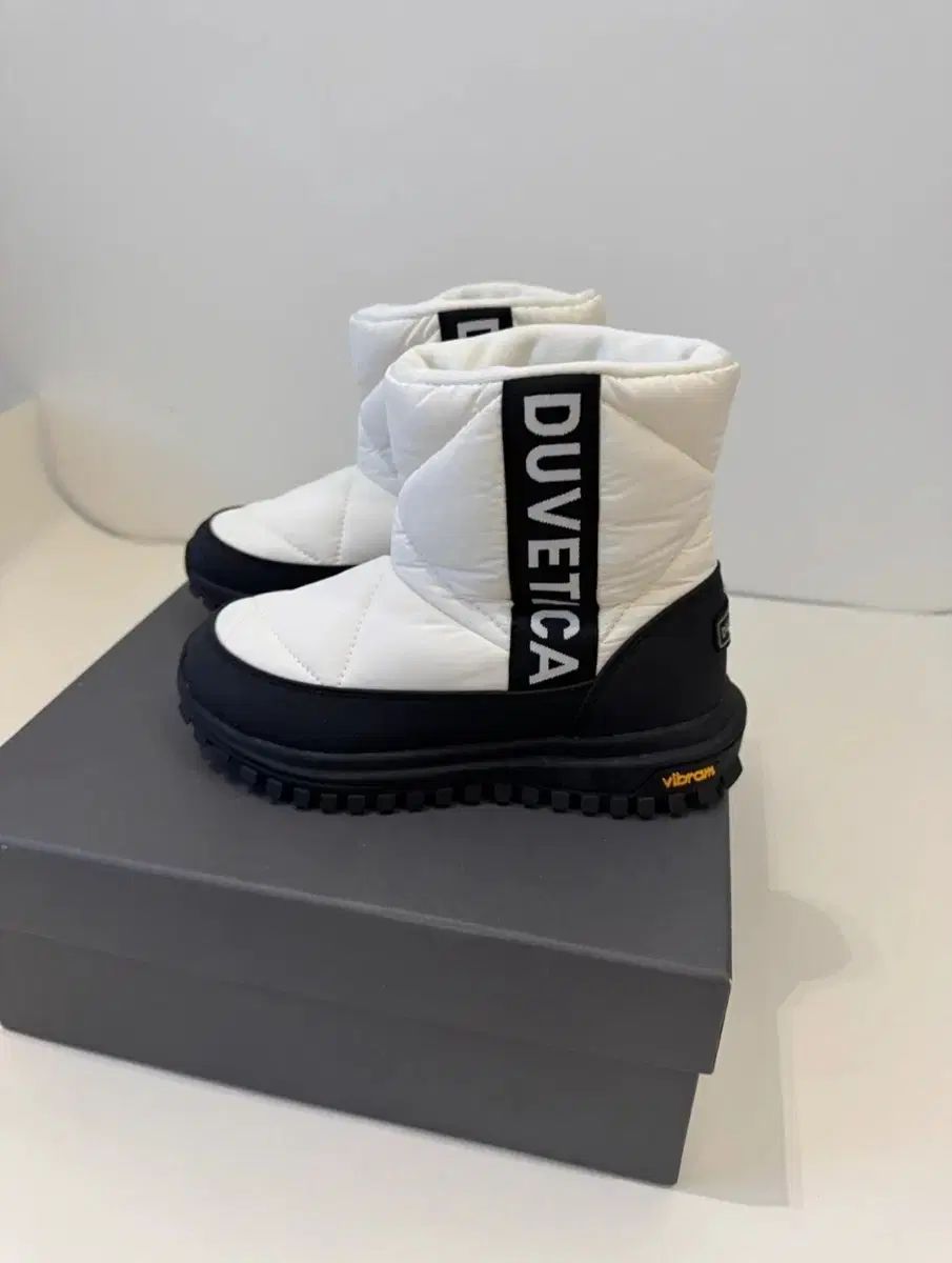 デュベティカ ピオカ ショートブーツ ダウンブーツ 230