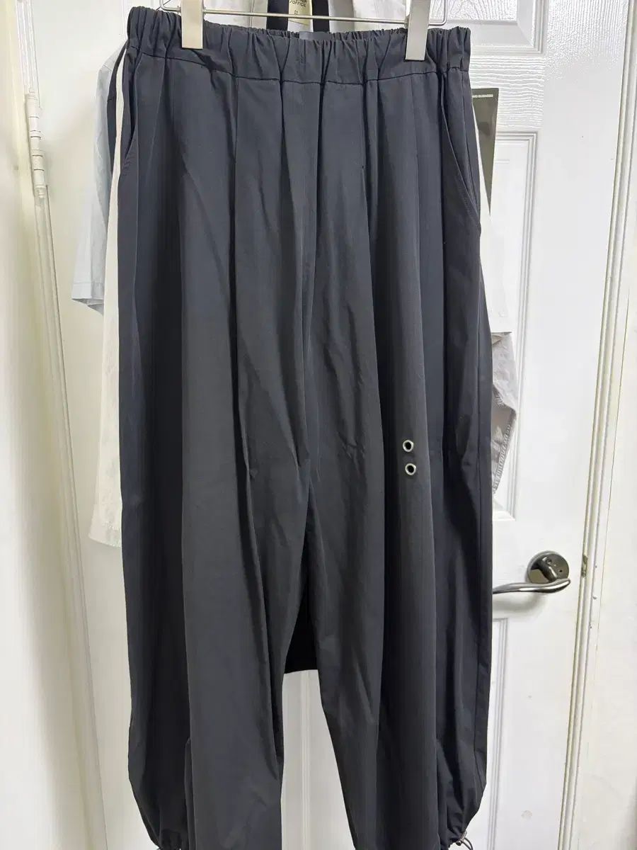 ベンエシ エンブロイダリーパンツ