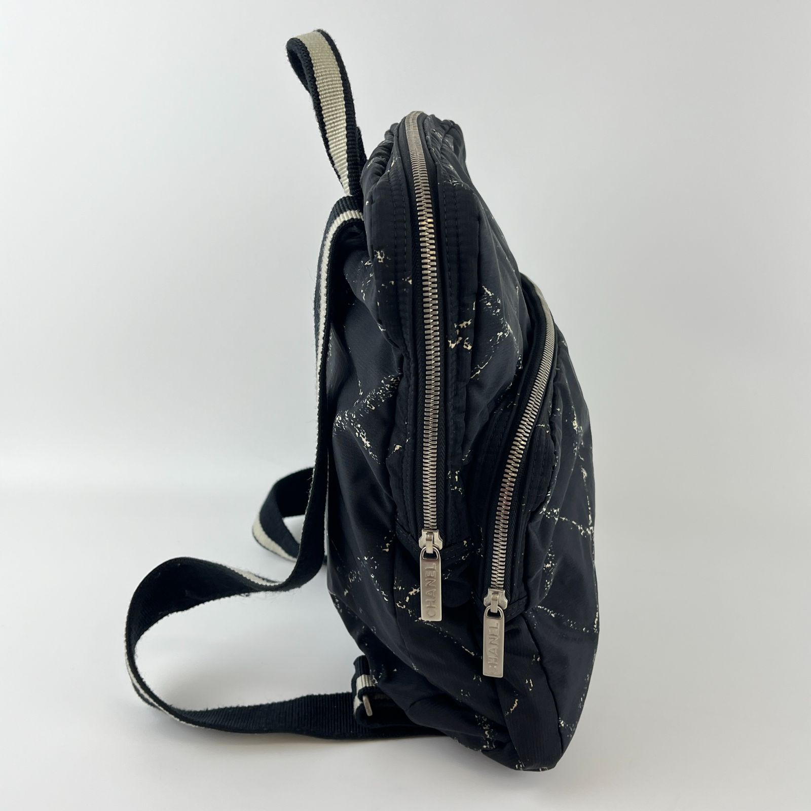 高級　CHANEL シャネル　リュック　ニュートラベル　ココマーク　ナイロン 中古】CHANEL シャネル ココマーク 旧トラベル リュックサック