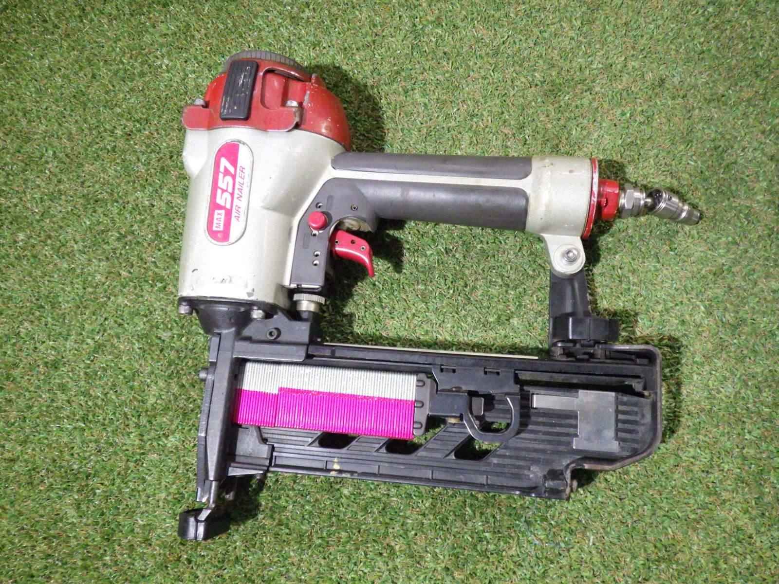 マックス MAX TA-557 957 Tフロア 釘打機 エアネイラ ケース付 エア工具 大工道具 品