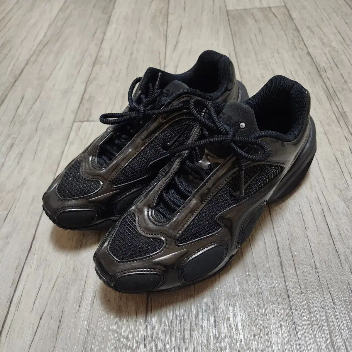 ナイキ エアマックス ミューズ トリプル ブラック 240 fv1920-003