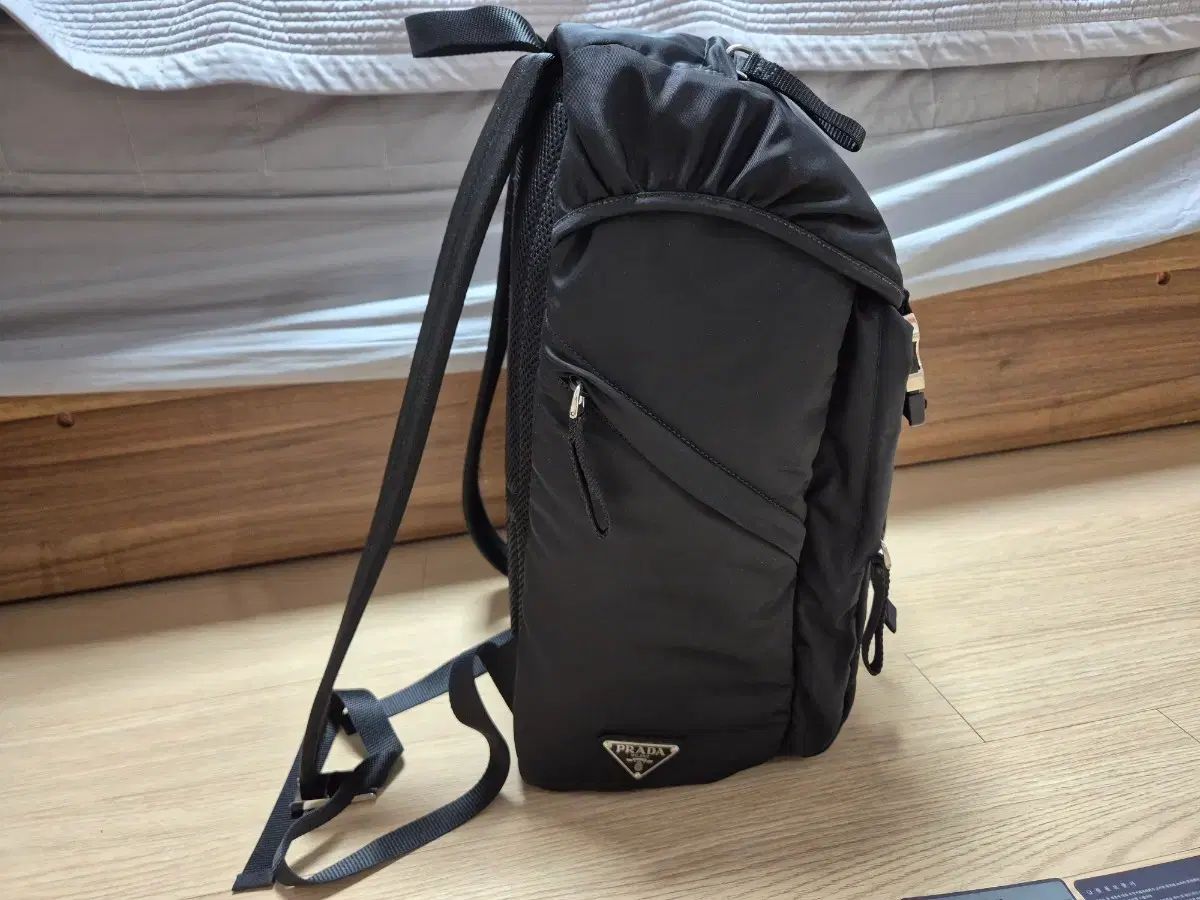 プラダ 2VZ022 三角ロゴプレート付き ナイロンバックパック リュック