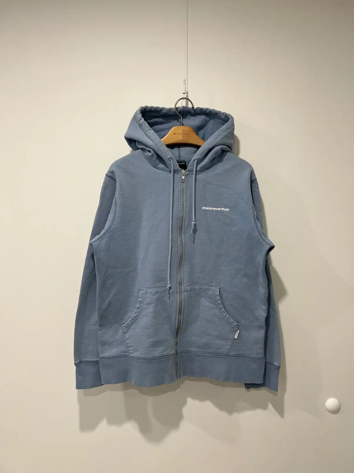 THISISNEVERTHAT ディスイズネバーザット フードジップアップ