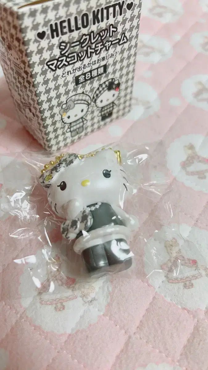 ウール 鬼龍 紅郎 ハローキティ 誕生日 キーホルダー チャーミーキティ