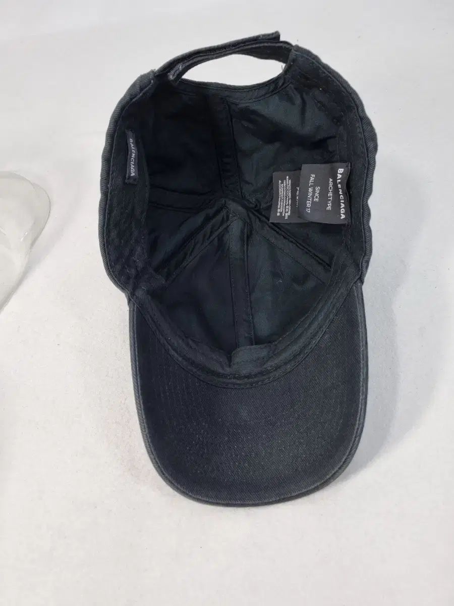 バレンシアガ 帽子 ブラック ベースボールキャップ L59 - メルカリ